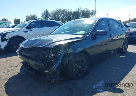 2021 Hyundai Elantra Sel z USA, uszkodzony, nr VIN 5NPLM4AG0MH052984